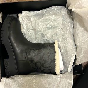 Very Stylish Coach Rain Boots With Fur Trim 🖤